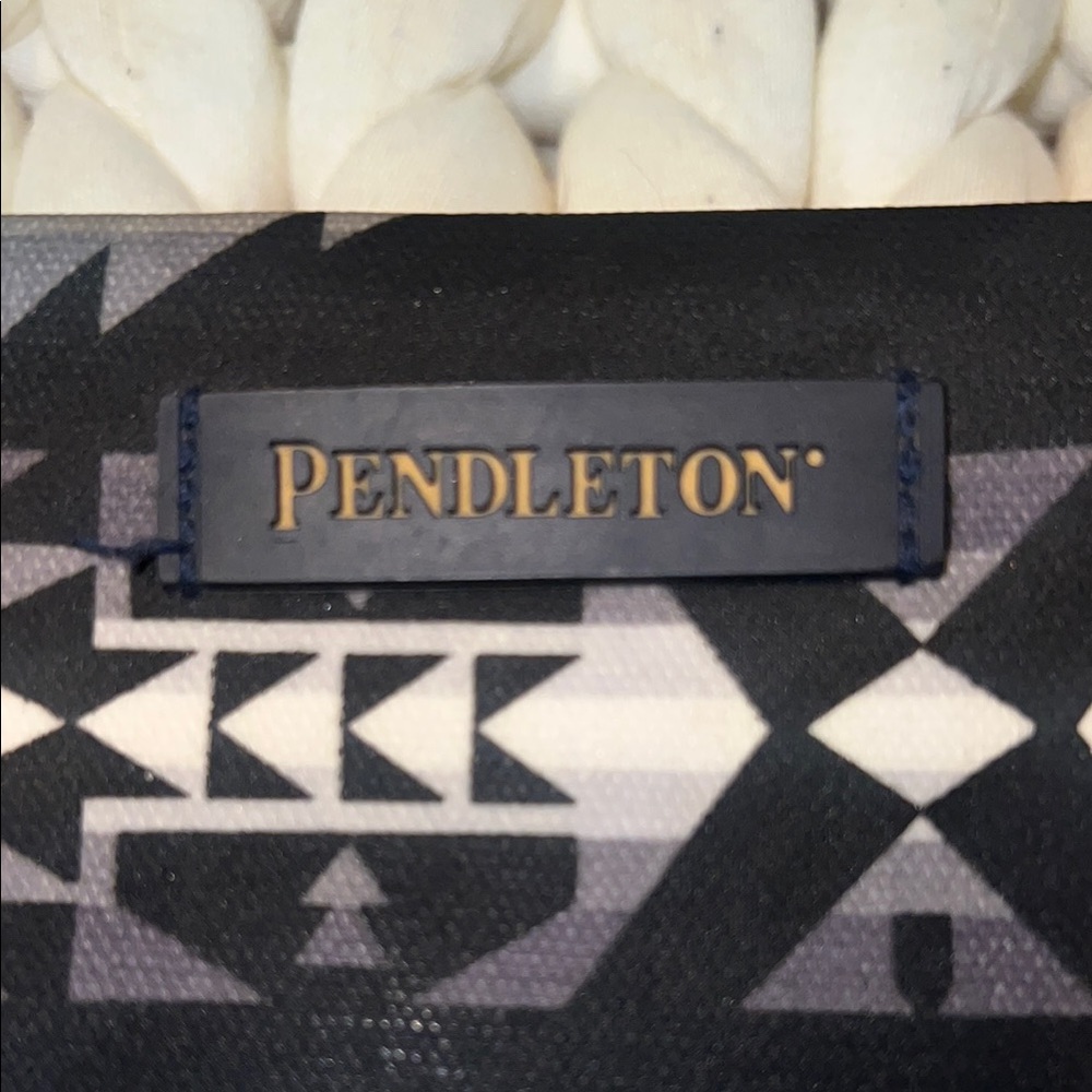 Pendleton Black and Gray Tribal Pattern Pouch - Picture 2 of 4